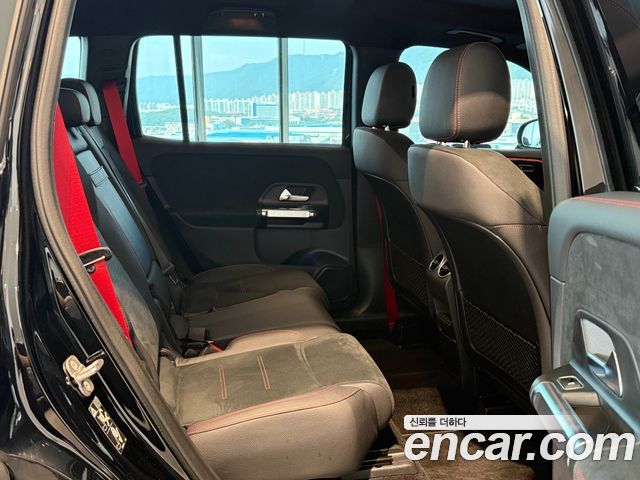 Mercedes-Benz GLB-Class 2025 — photo 17