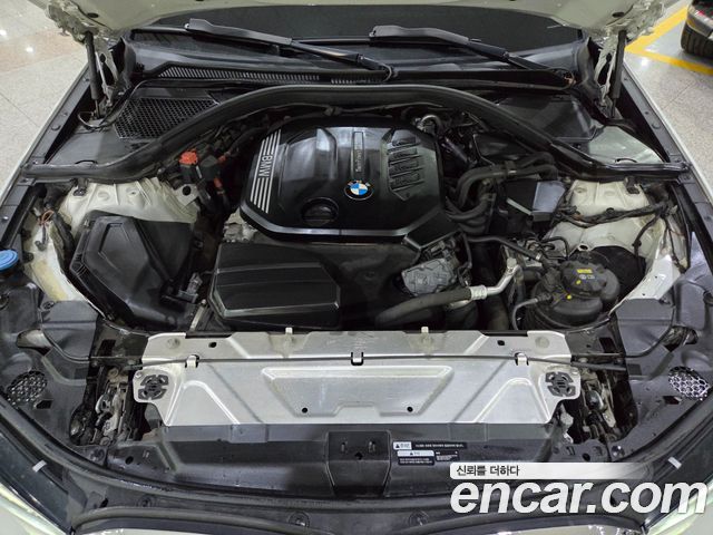 BMW 3-Series 2019 — photo 18