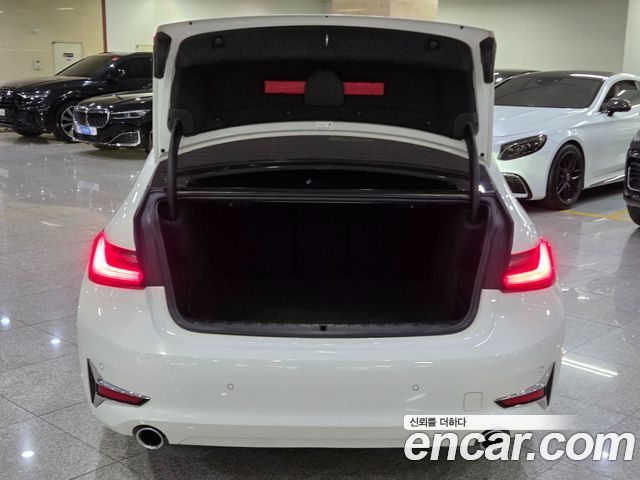 BMW 3-Series 2019 — photo 19