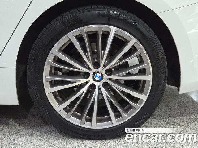 BMW 3-Series 2019 — photo 20