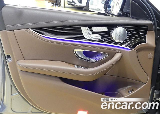 Mercedes-Benz E-Class 2019 — photo 11