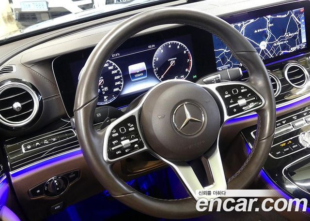 Mercedes-Benz E-Class 2019 — photo 12