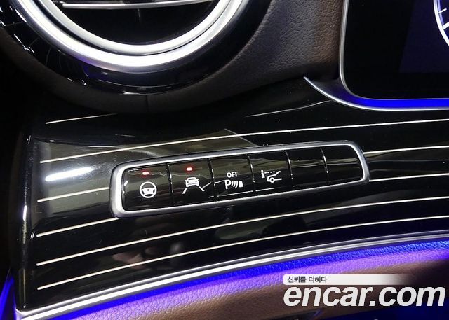 Mercedes-Benz E-Class 2019 — photo 13