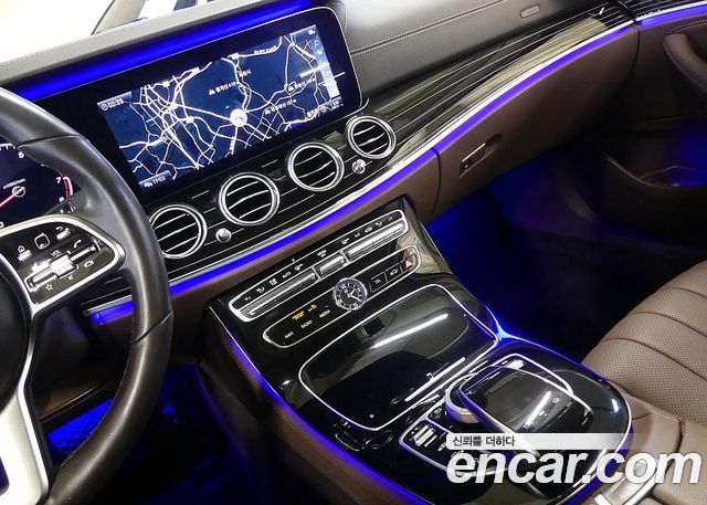 Mercedes-Benz E-Class 2019 — photo 14