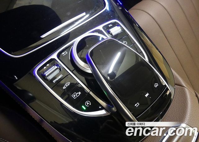 Mercedes-Benz E-Class 2019 — photo 18