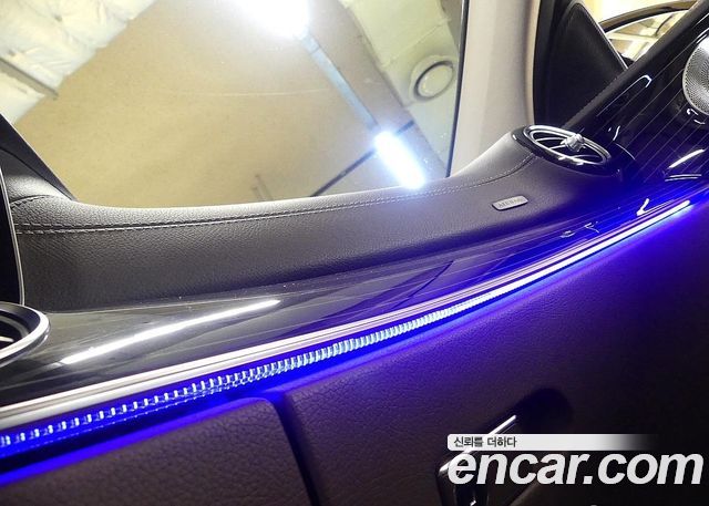 Mercedes-Benz E-Class 2019 — photo 20