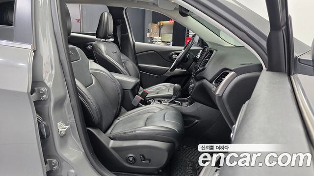 Jeep Cherokee 2021 — photo 17