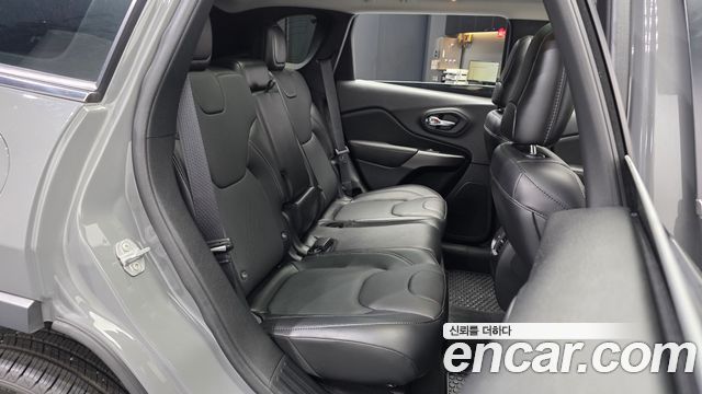Jeep Cherokee 2021 — photo 18