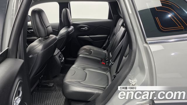 Jeep Cherokee 2021 — photo 16