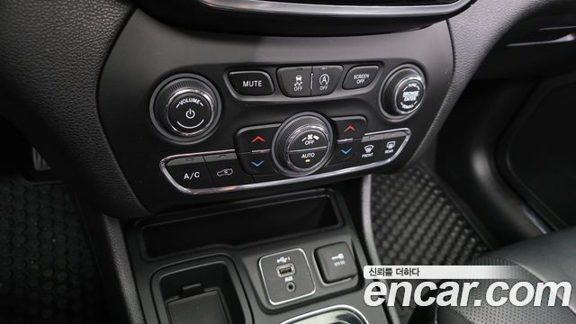 Jeep Cherokee 2021 — photo 29
