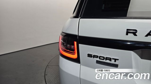Land Rover Range Rover Sport 2018 — photo 9