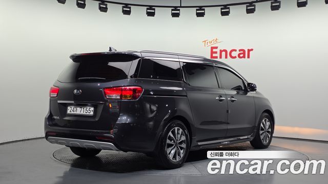 Kia Canival 2017 — photo 2