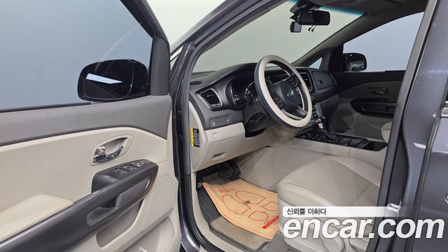 Kia Canival 2017 — photo 10