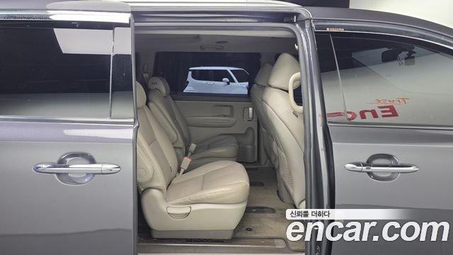 Kia Canival 2017 — photo 11