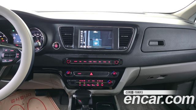 Kia Canival 2017 — photo 17