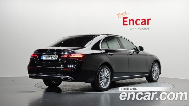 Mercedes-Benz E-Class 2023 — photo 2