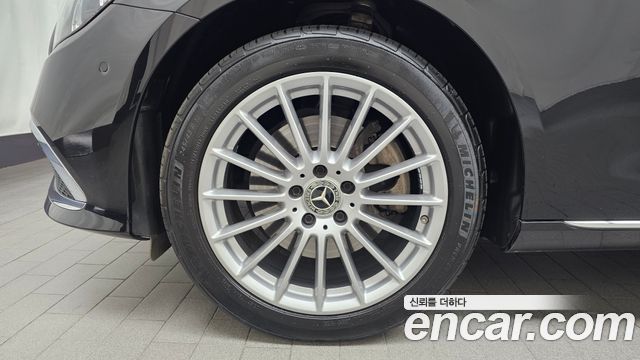 Mercedes-Benz E-Class 2023 — photo 5