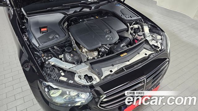 Mercedes-Benz E-Class 2023 — photo 6
