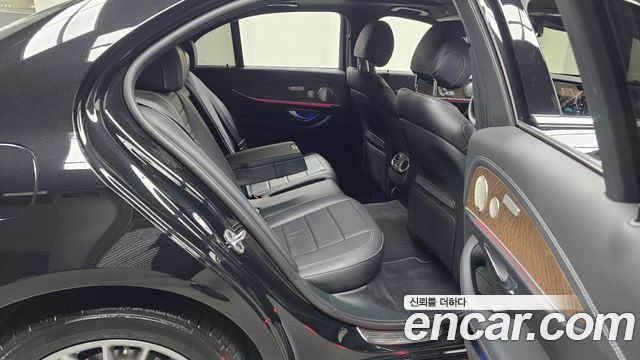 Mercedes-Benz E-Class 2023 — photo 18