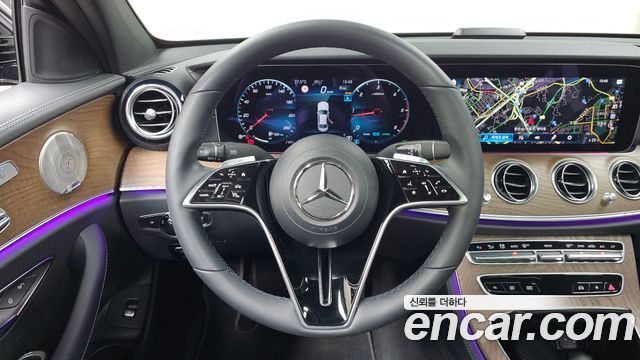 Mercedes-Benz E-Class 2023 — photo 19