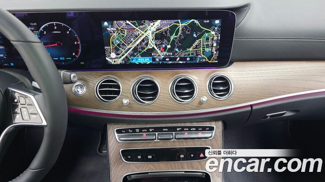 Mercedes-Benz E-Class 2023 — photo 21