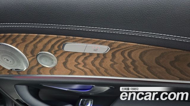 Mercedes-Benz E-Class 2023 — photo 24
