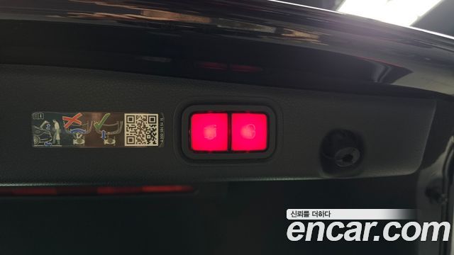 Mercedes-Benz E-Class 2023 — photo 26