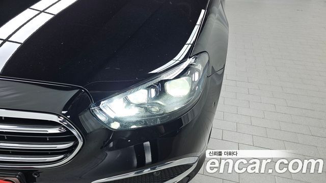 Mercedes-Benz E-Class 2023 — photo 8