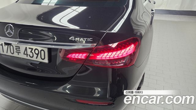 Mercedes-Benz E-Class 2023 — photo 9