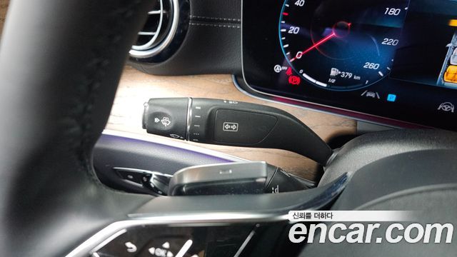 Mercedes-Benz E-Class 2023 — photo 16