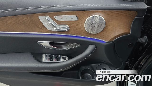 Mercedes-Benz E-Class 2023 — photo 27