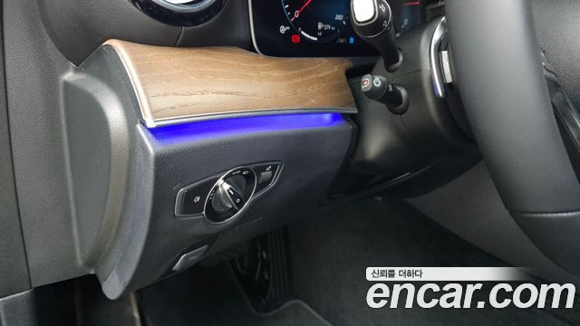 Mercedes-Benz E-Class 2023 — photo 28