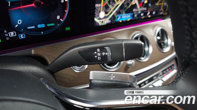 Mercedes-Benz E-Class 2023 — photo 29