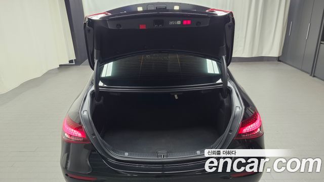 Mercedes-Benz E-Class 2023 — photo 30