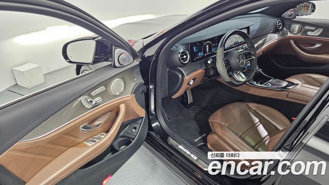 Mercedes-Benz E-Class 2021 — photo 13