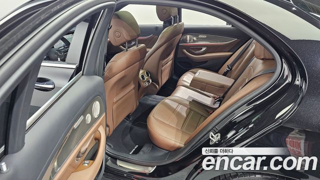 Mercedes-Benz E-Class 2021 — photo 17