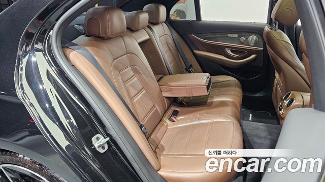 Mercedes-Benz E-Class 2021 — photo 18