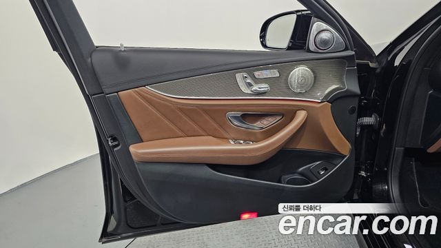 Mercedes-Benz E-Class 2021 — photo 14