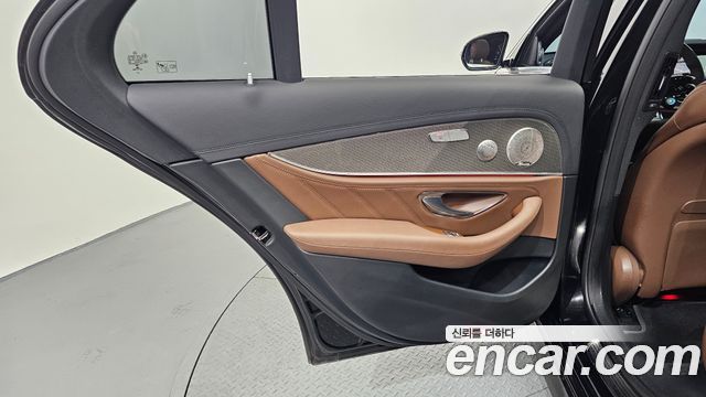 Mercedes-Benz E-Class 2021 — photo 15
