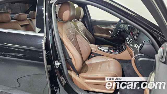 Mercedes-Benz E-Class 2021 — photo 16