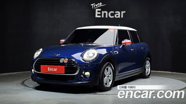 Mini Cooper 2018 — photo 1
