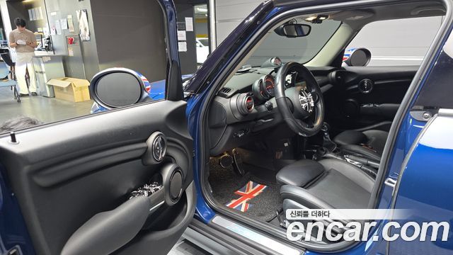 Mini Cooper 2018 — photo 13