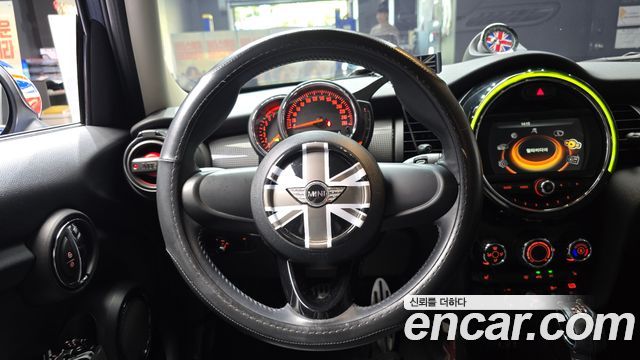 Mini Cooper 2018 — photo 19