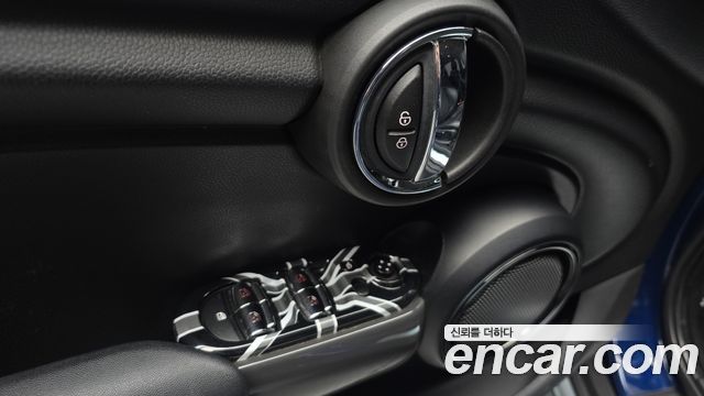 Mini Cooper 2018 — photo 26