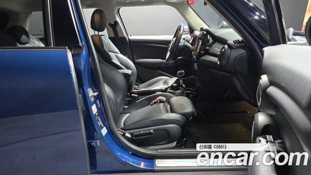 Mini Cooper 2018 — photo 16