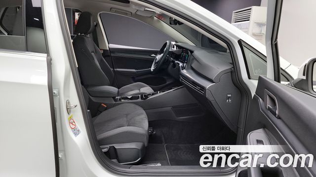 Volkswagen Golf 2024 — photo 17