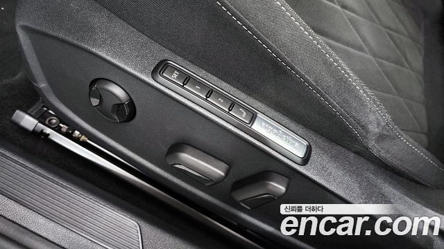 Volkswagen Golf 2024 — photo 28