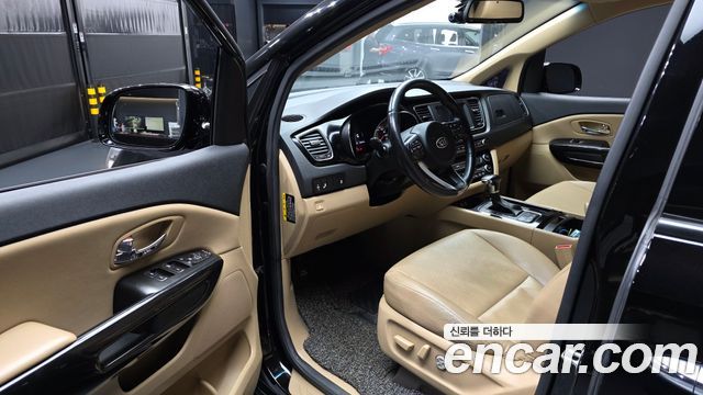 Kia Canival 2018 — photo 10