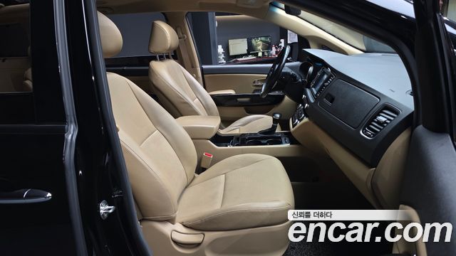 Kia Canival 2018 — photo 11