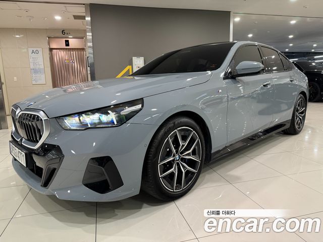 BMW 5-Series 2024 — photo 1